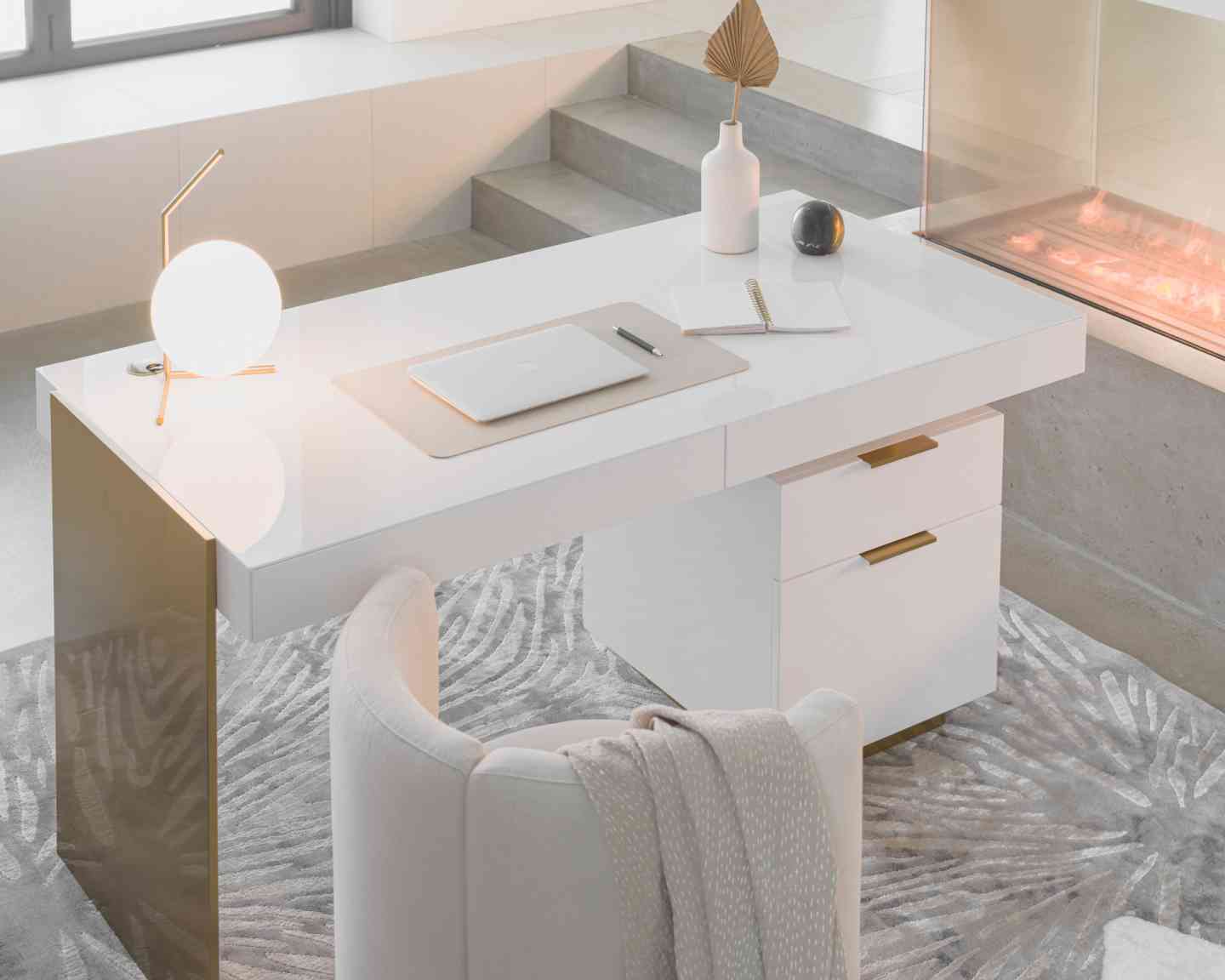 Arlo Desk