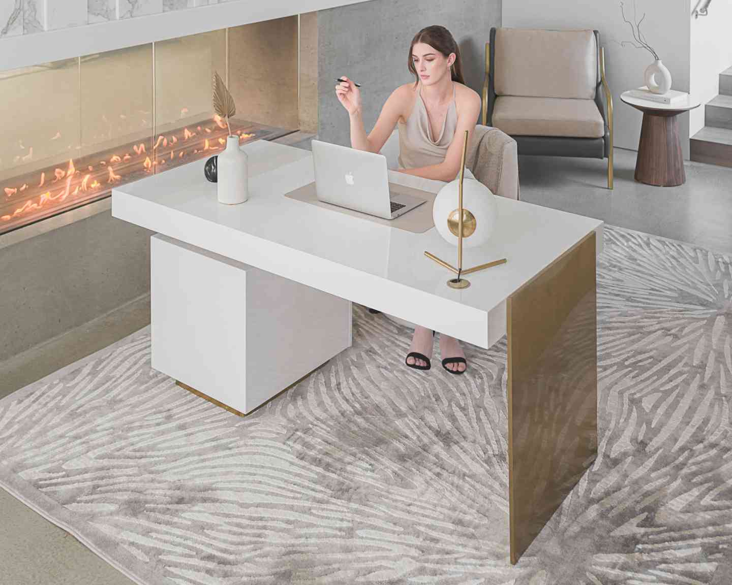 Arlo Desk