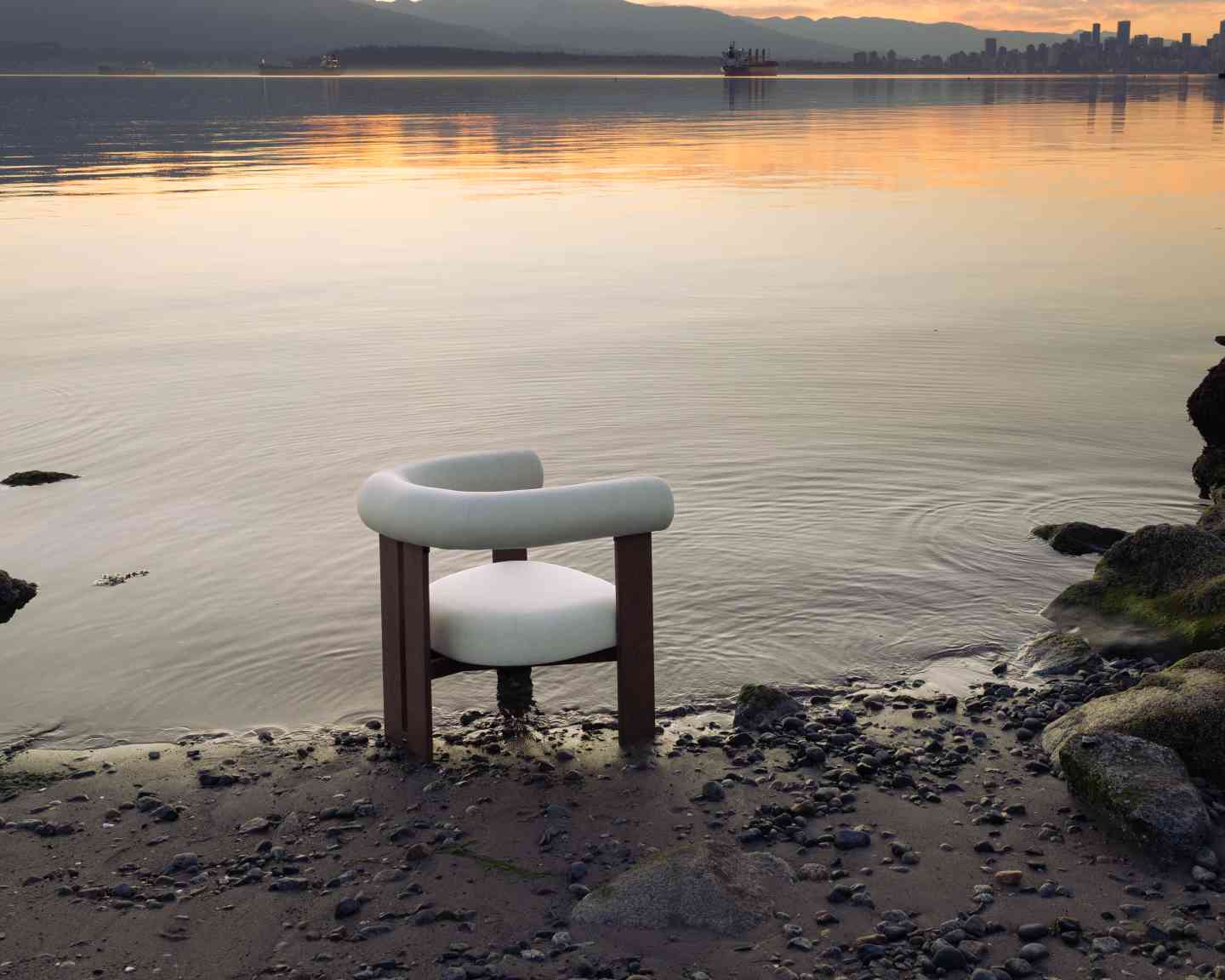 Tola Outdoor Lounge Chair