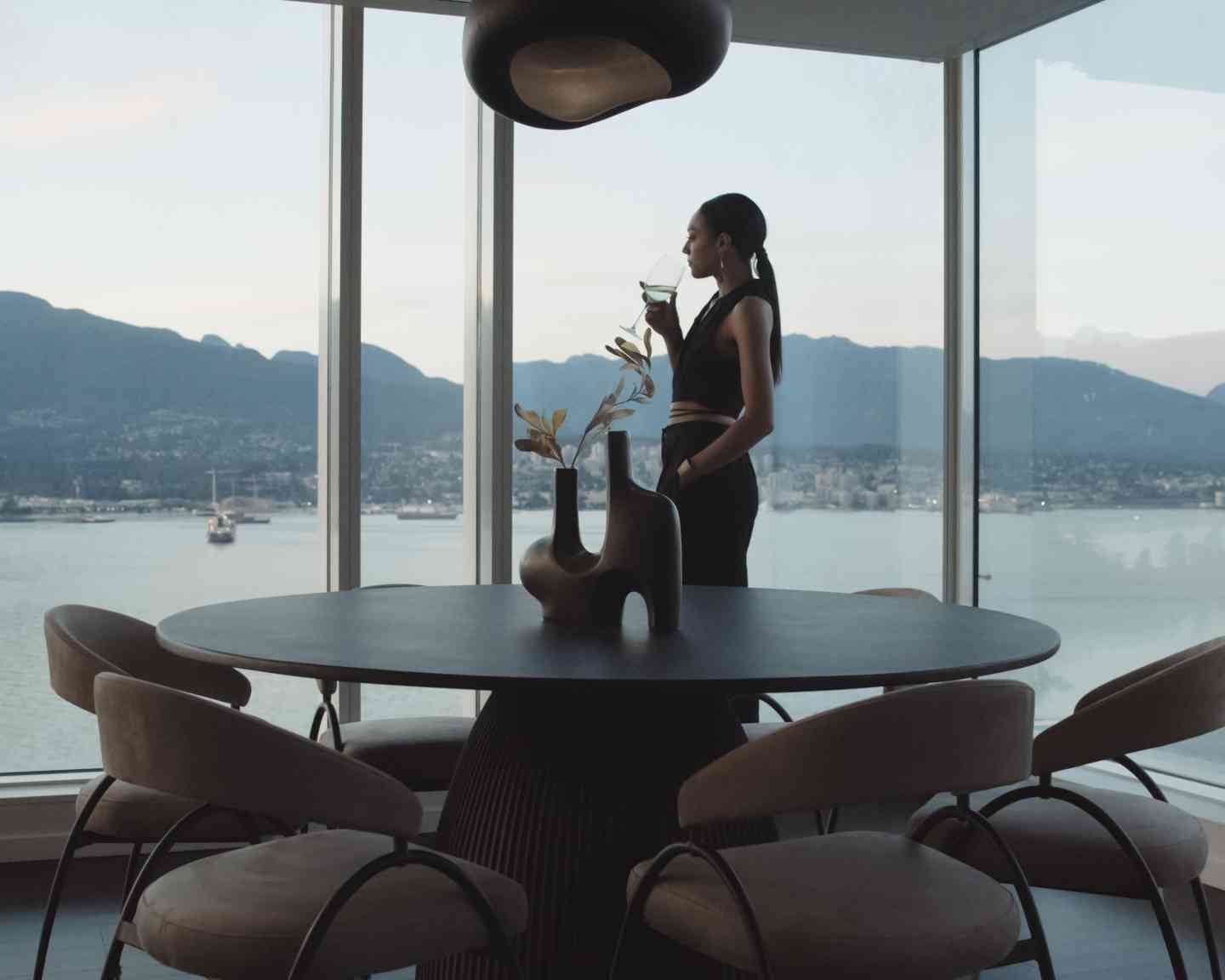 Gallus Dining Table