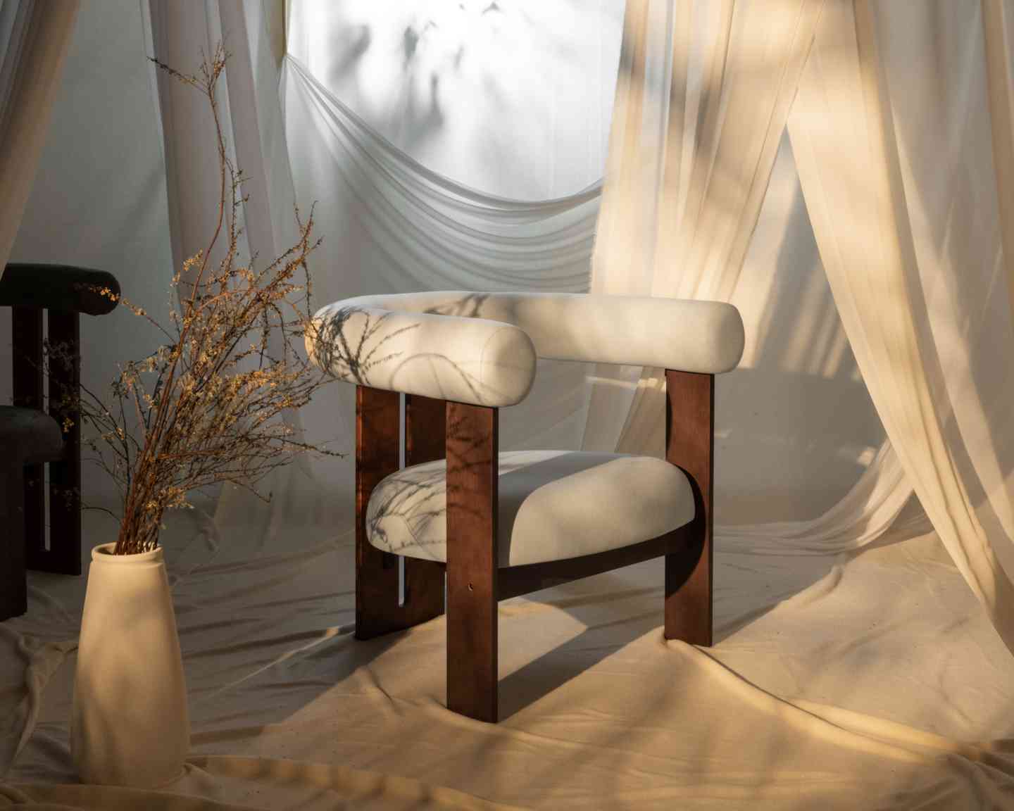 Tola Lounge Chair